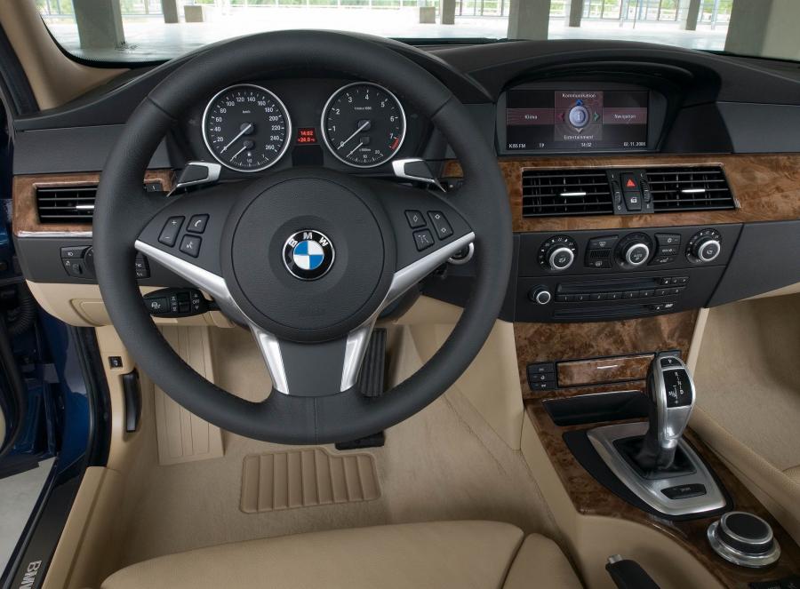  BMW 5-Series Touring 2007 года  (фото 6 из 22)
